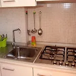 Delfinia קרוביניו