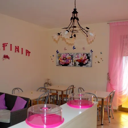 Delfinia בית הארחה 4*
