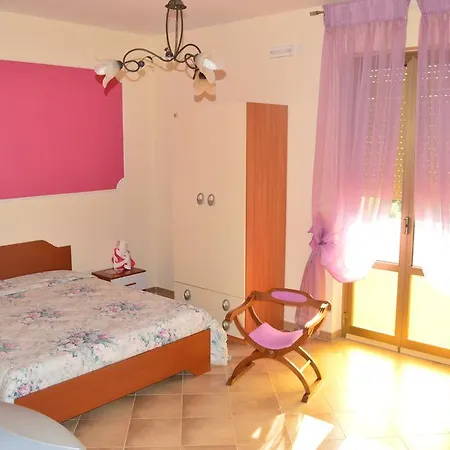 Delfinia 4*