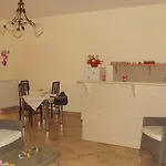 招待所 Delfinia 4*