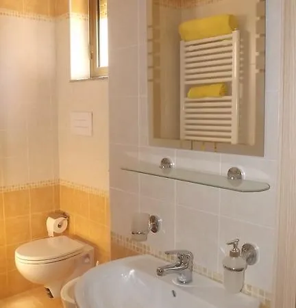 Delfinia 4*