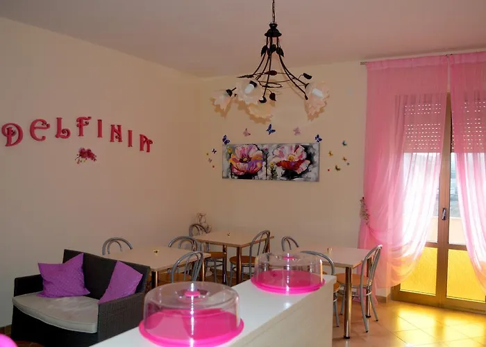 Delfinia בית הארחה 4*