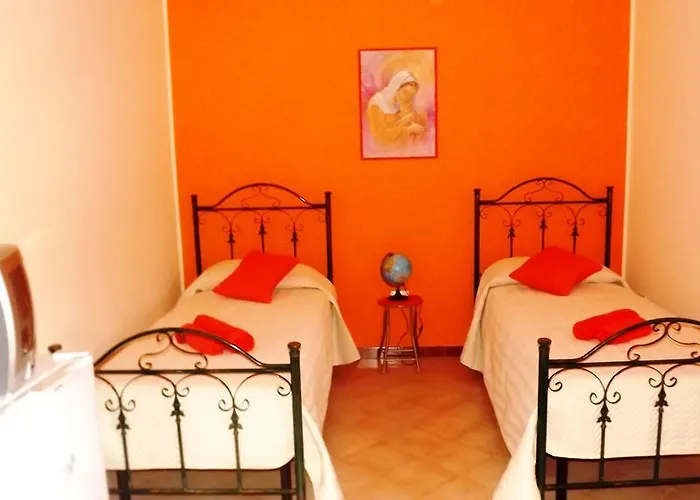 Delfinia בית הארחה 4*