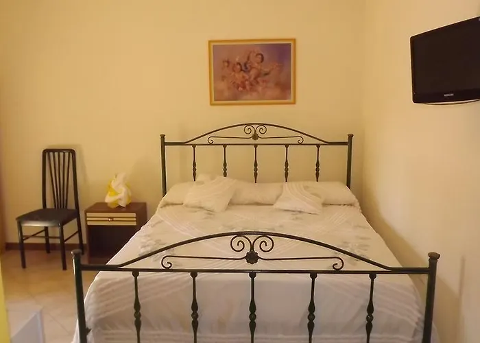 Delfinia בית הארחה 4*